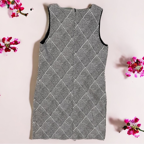 Banana Republic Black/White Sleeveless Dress - Picture 2 of 4